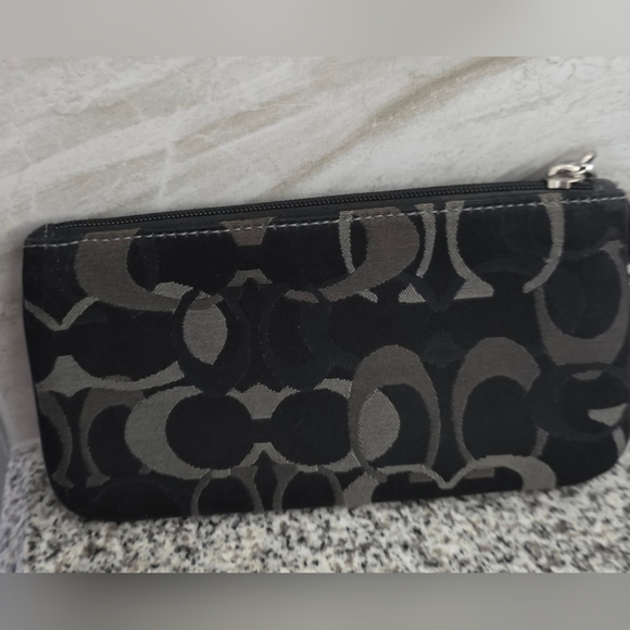 Coach Black Gray Signature C Silver Medallion est. 1941 Wristlet - Picture 2 of 9